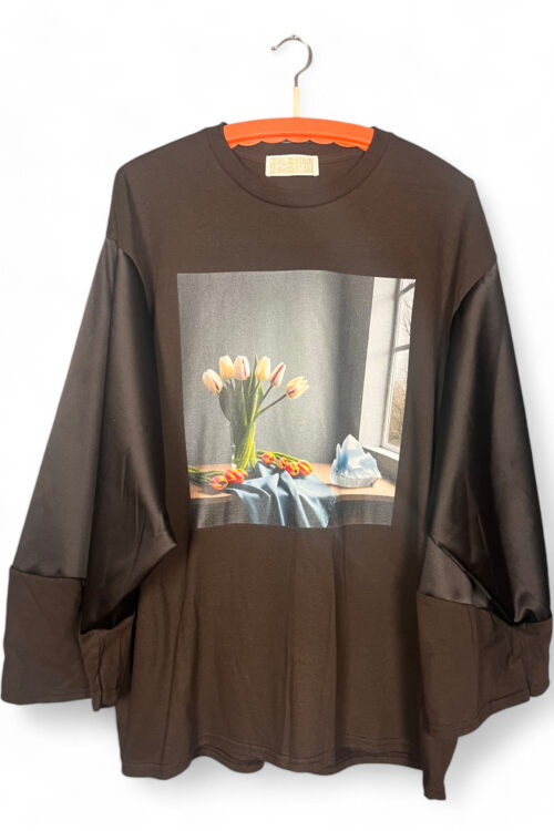 Dark Brown Tulip Still-Life Graphic Long-Sleeve Tee