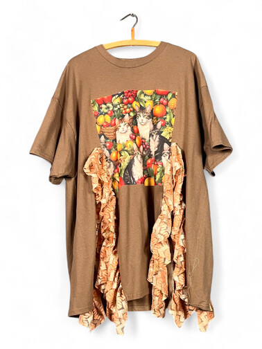 Brown Oversized Cat Print T-Shirt with Ruffles – Vintage Fruit & Feline Design