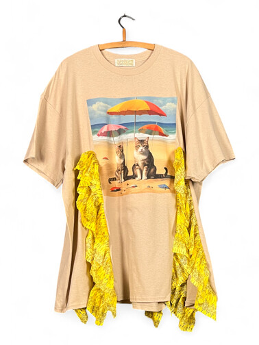 Beige Oversized Cat Print T-Shirt with Yellow Ruffles – Beach Umbrella Design